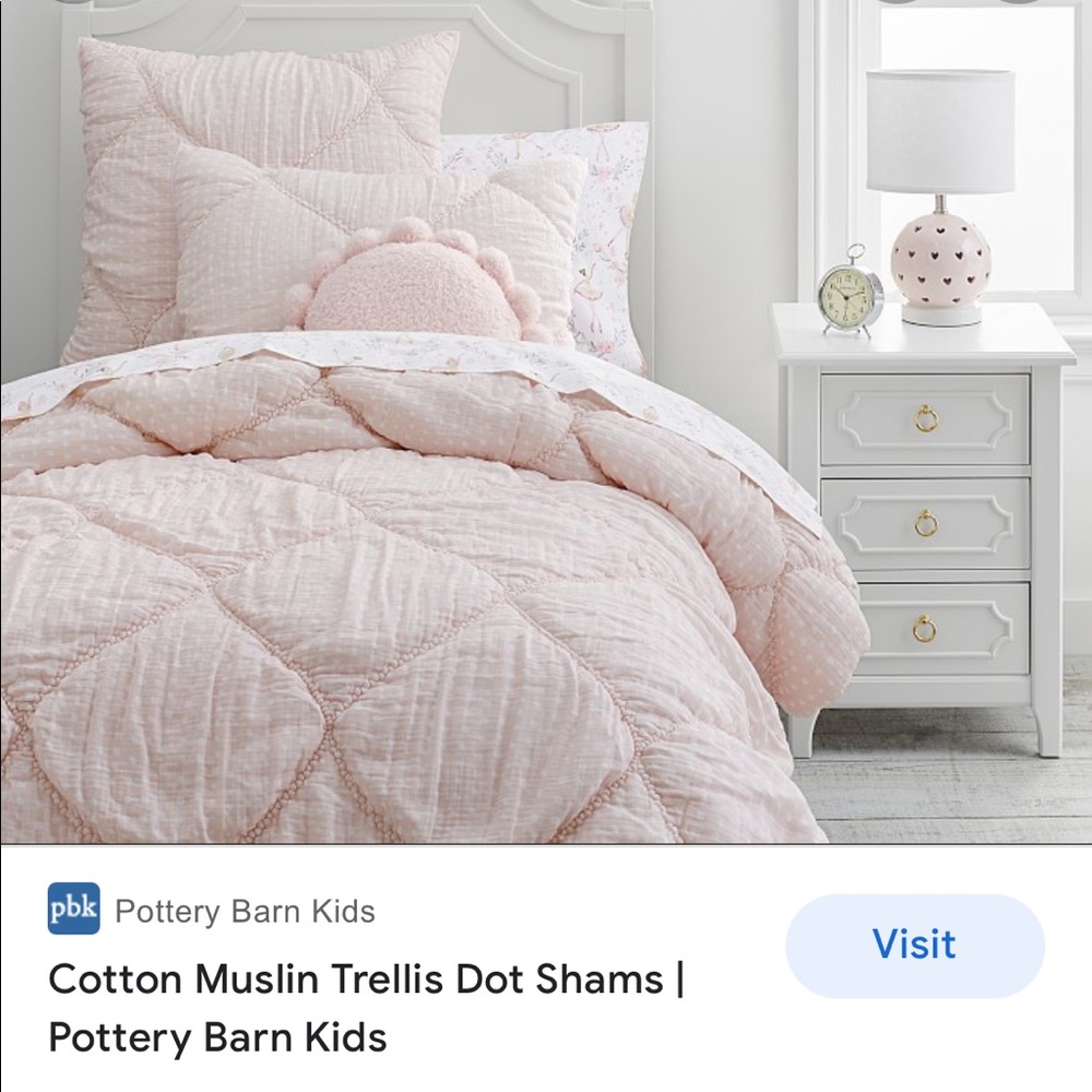 Pink quilted bedspread. Twin size bedding. Girls room